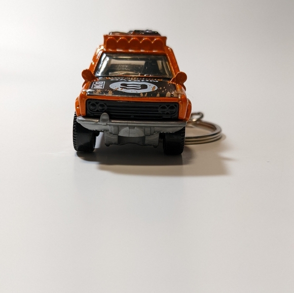 Datsun 510 Rally Car Keychain Hot Wheels - Picture 5 of 5